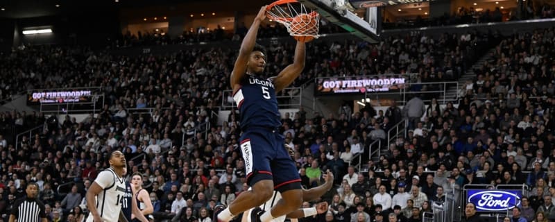 Tarris Reed Jr. powers UConn past Providence