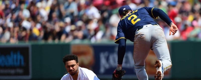 Red Sox avoid sweep, edge Brewers on late RBI hit