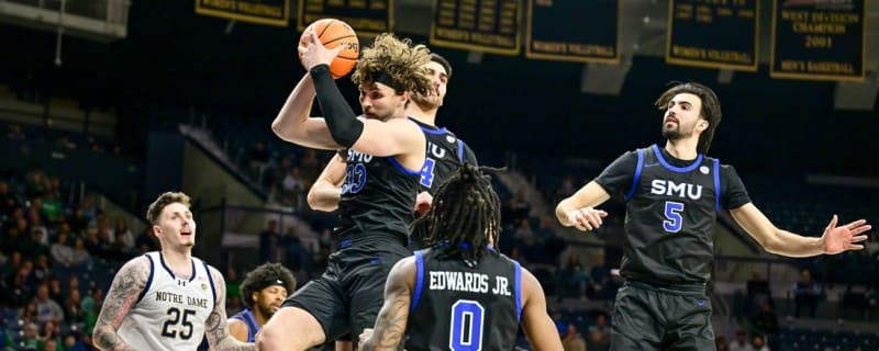 Oquendo&#39;s 25 points help SMU steamroll Notre Dame