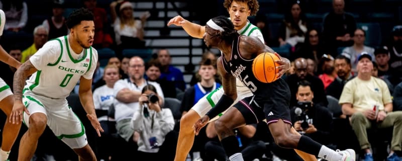 Oregon closes on 10-0 run to upset No. 20 Texas A&M