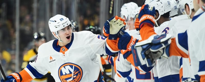 Islanders sign D Alexander Romanov to 8-year extension