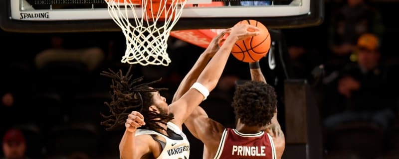 Devin McGlockton&#39;s heroics help Vanderbilt slide past South Carolina