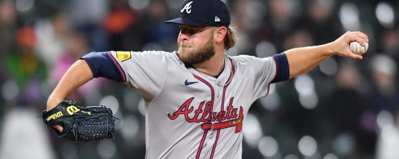 Braves place reliever A.J. Minter (hip) on injured list