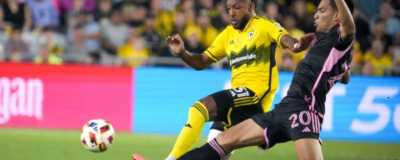 Crew&#39;s Steven Moreira voted MLS Defender of Year