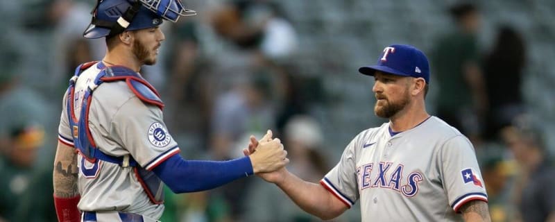 Rangers outslug A&#39;s to earn doubleheader split