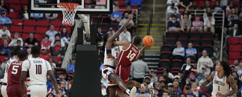 No. 8 UConn staves off No. 9 Oklahoma&#39;s rally