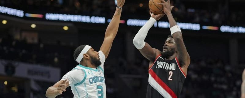 Blazers top struggling Hornets to stop 10-game skid