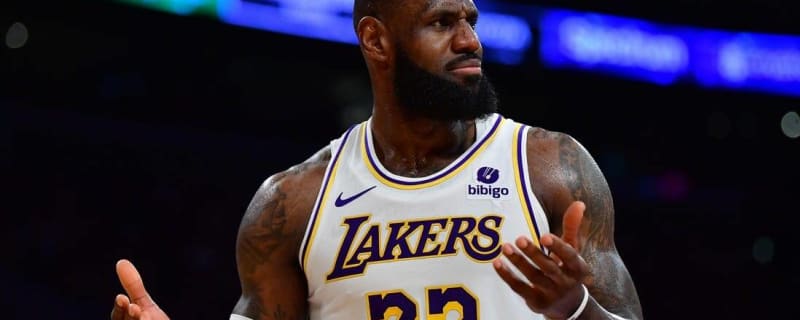 LeBron James favored to stay with Lakers as potential suitors emerge