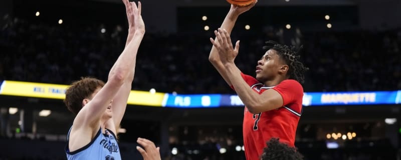 Zuby Ejiofor&#39;s buzzer beater lifts No. 6 St. John&#39;s over No. 20 Marquette in OT