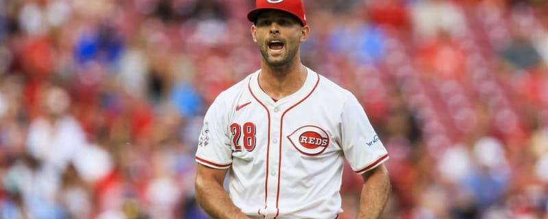 Santiago Espinal flirts with cycle as Reds sink Cubs