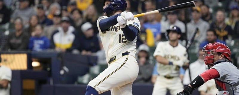 Brewers blast three homers, blow out Cardinals