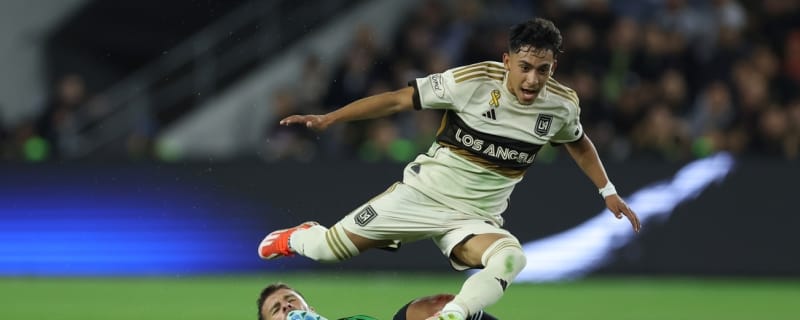 Dynamo sign former LAFC M Erik Duenas
