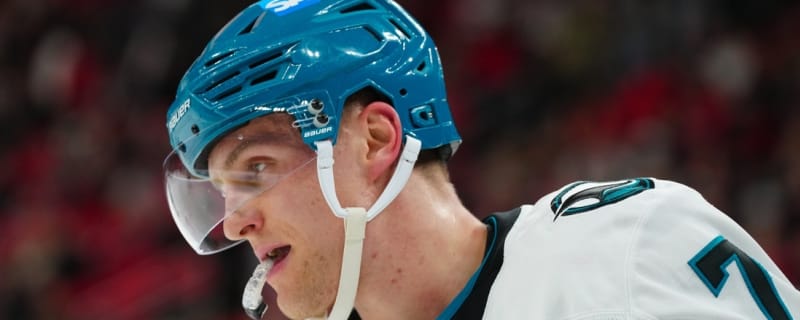 Panthers acquire F Nico Sturm from Sharks
