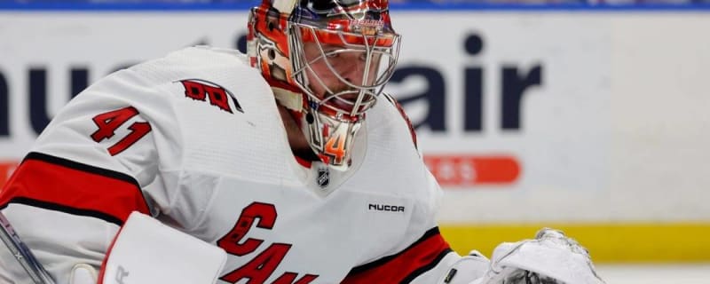 Hurricanes G Spencer Martin signs 1-year extension