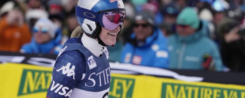 Lindsey Vonn hooks gate, doesn&#39;t finish race at skiing worlds
