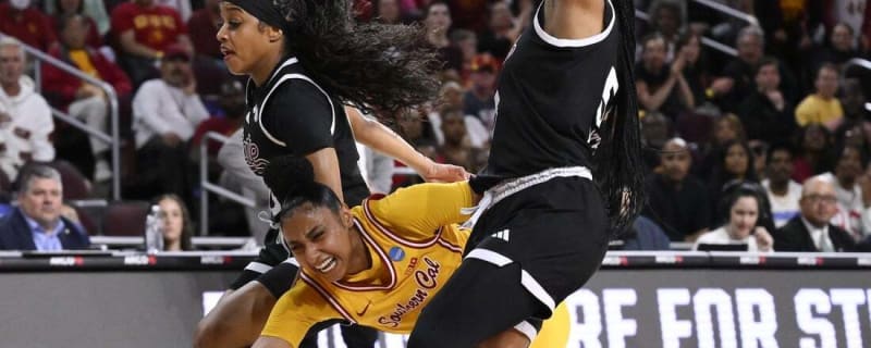 USC&#39;s JuJu Watkins leaves tourney game with knee injury