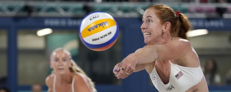 Last U.S. women&#39;s pair falls in beach volleyball QFs