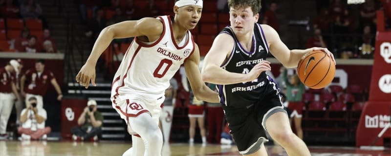 Duke Miles posts 29 as No. 14 Oklahoma cruises past Central Arkansas