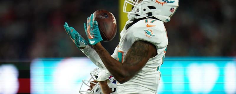 Dolphins' Jaylen Waddle out with concussion; Miami elevates Robbie Chosen
