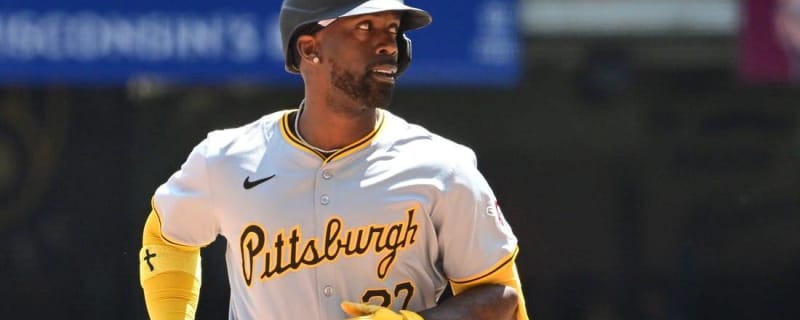 Pirates&#39; Andrew McCutchen aims to stay hot vs. Cubs