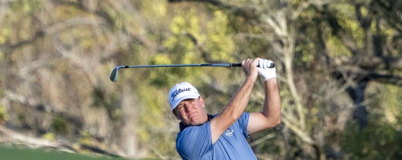 Hot start sends Tom Hoge to lead in PGA Tour opener