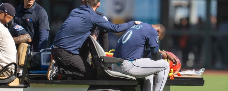 Mariners place OF Victor Robles on IL, recall Dominic Canzone