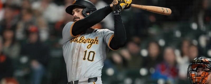 Pair of homers lift Pirates over Giants in 10