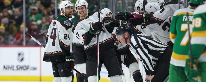 Nick Bjugstad&#39;s hat trick lifts Coyotes over Wild