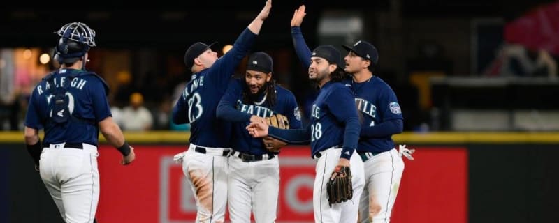 Mariners rookie Bryan Woo delivers impressive bounce-back start vs. Rangers