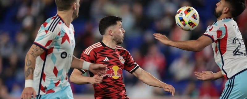 Red Bulls earn tie vs. Fire despite receiving early red card