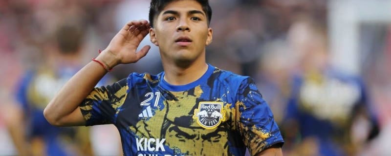 Rapids sign M Omir Fernandez to 3-year deal