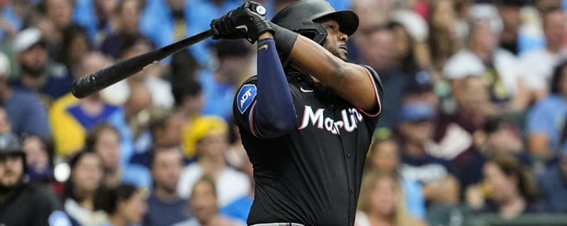 Marlins DFA 3B/1B Emmanuel Rivera