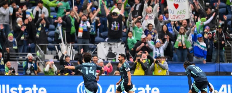 Jordan Morris&#39; historic goal helps Sounders pound LAFC