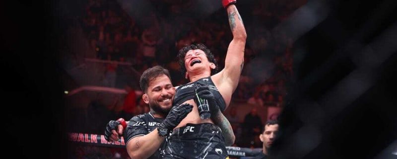 Virna Jandiroba submits Amanda Lemos at Fight Night