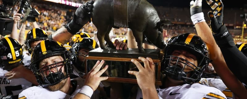 Iowa&#39;s Kaleb Johnson rushes for 206 yards, 3 TDs as Hawkeyes roll Minnesota