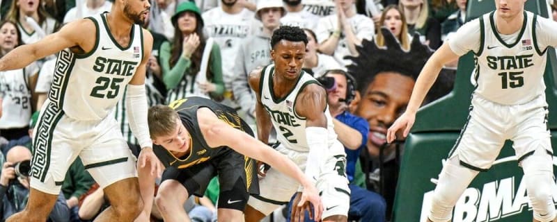 Payton Sandfort, Iowa end Michigan St.&#39;s win streak