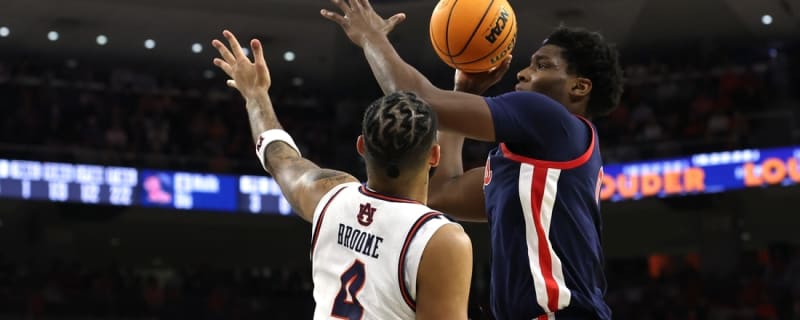 No. 1 Auburn absolutely hammers Ole Miss for fifth straight win