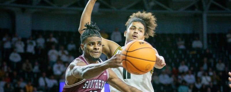 Southern Illinois upsets No. 23 Indiana State, 74-69