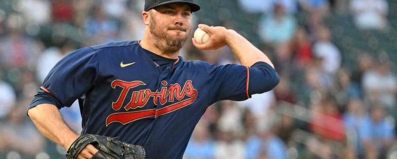 Twins put LHP Thielbar on 15-day IL, recall Kirilloff from Triple