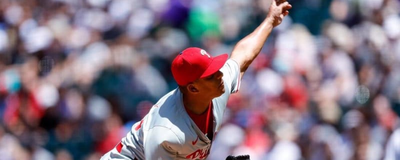 Phillies LHP Ranger Suarez injures hand on line drive vs. Cards