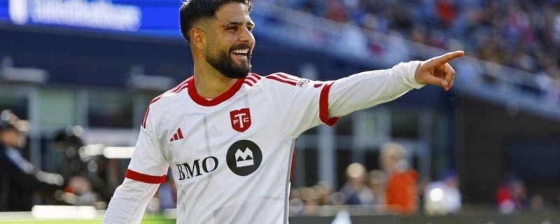 Lorenzo Insigne propels Toronto FC to rare road win at New England
