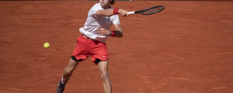 Carlos Alcaraz, Andrey Rublev win openers at French Open