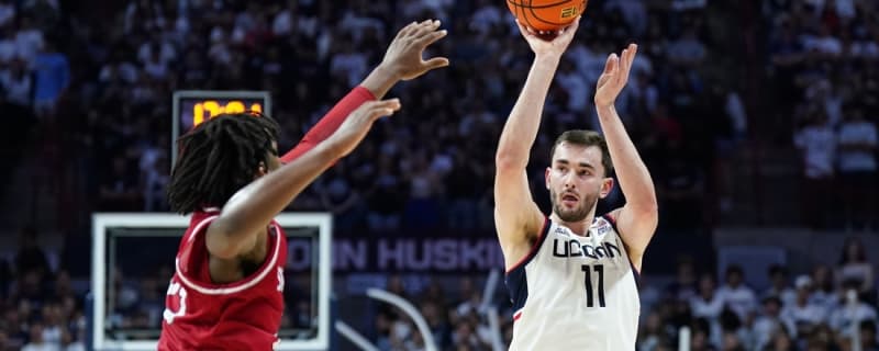 Alex Karaban, No. 3 UConn look to set standard vs. Le Moyne
