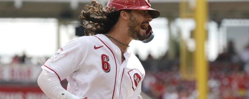 Reds 2B India leaves 'Field of Dreams' game with leg injury