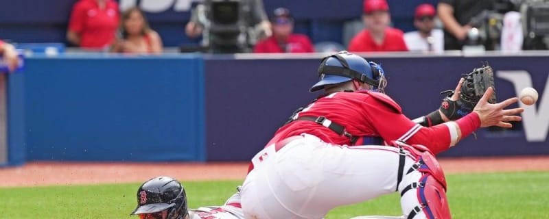 Rafael Devers, Red Sox hold off Blue Jays