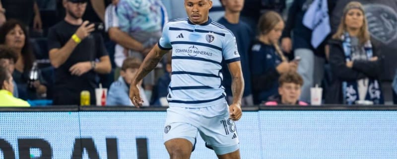 Sporting KC D Logan Ndenbe sustains torn ACL