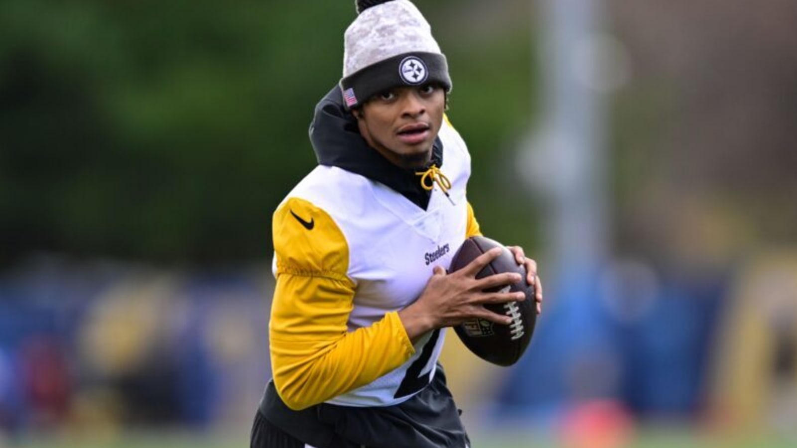Tomlin: Justin Fields ‘Certainly’ in Mix as Steelers 2025 Starting QB