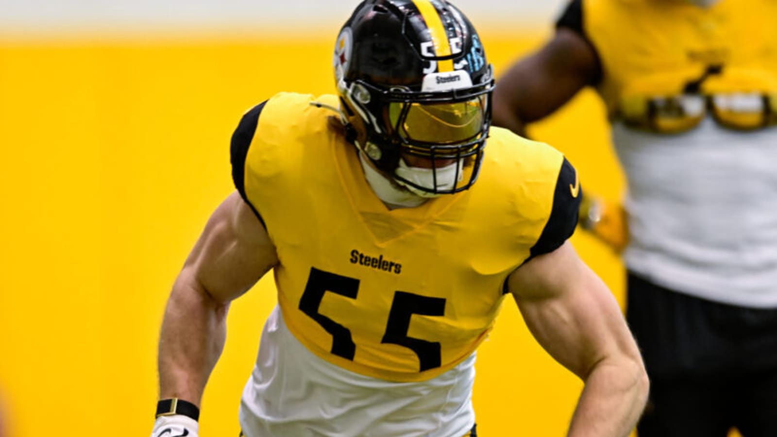 Steelers Tight End Unexpectedly Lands on Injury Report