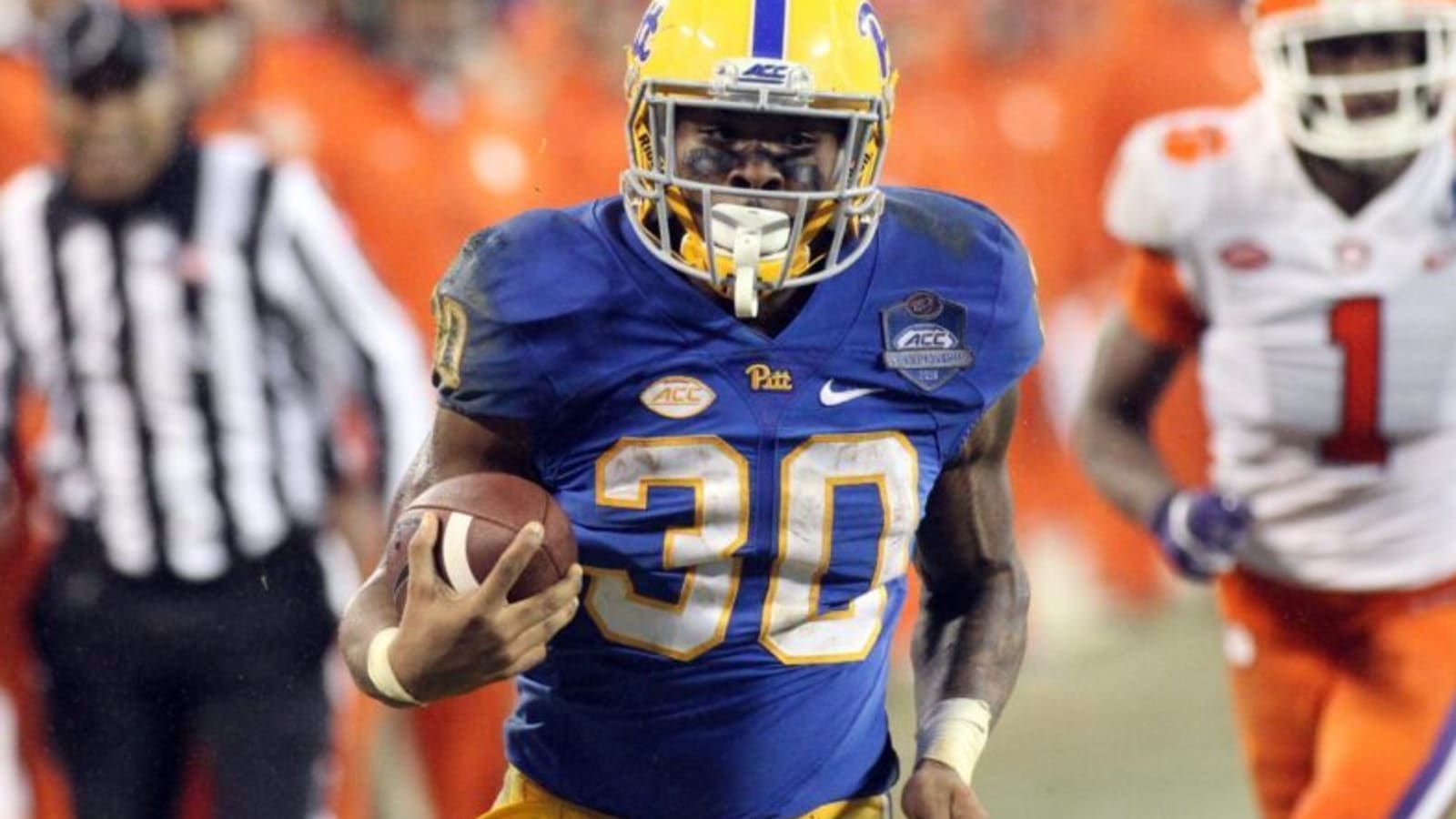 Bruising Former Steelers Running Back Signs in CFL