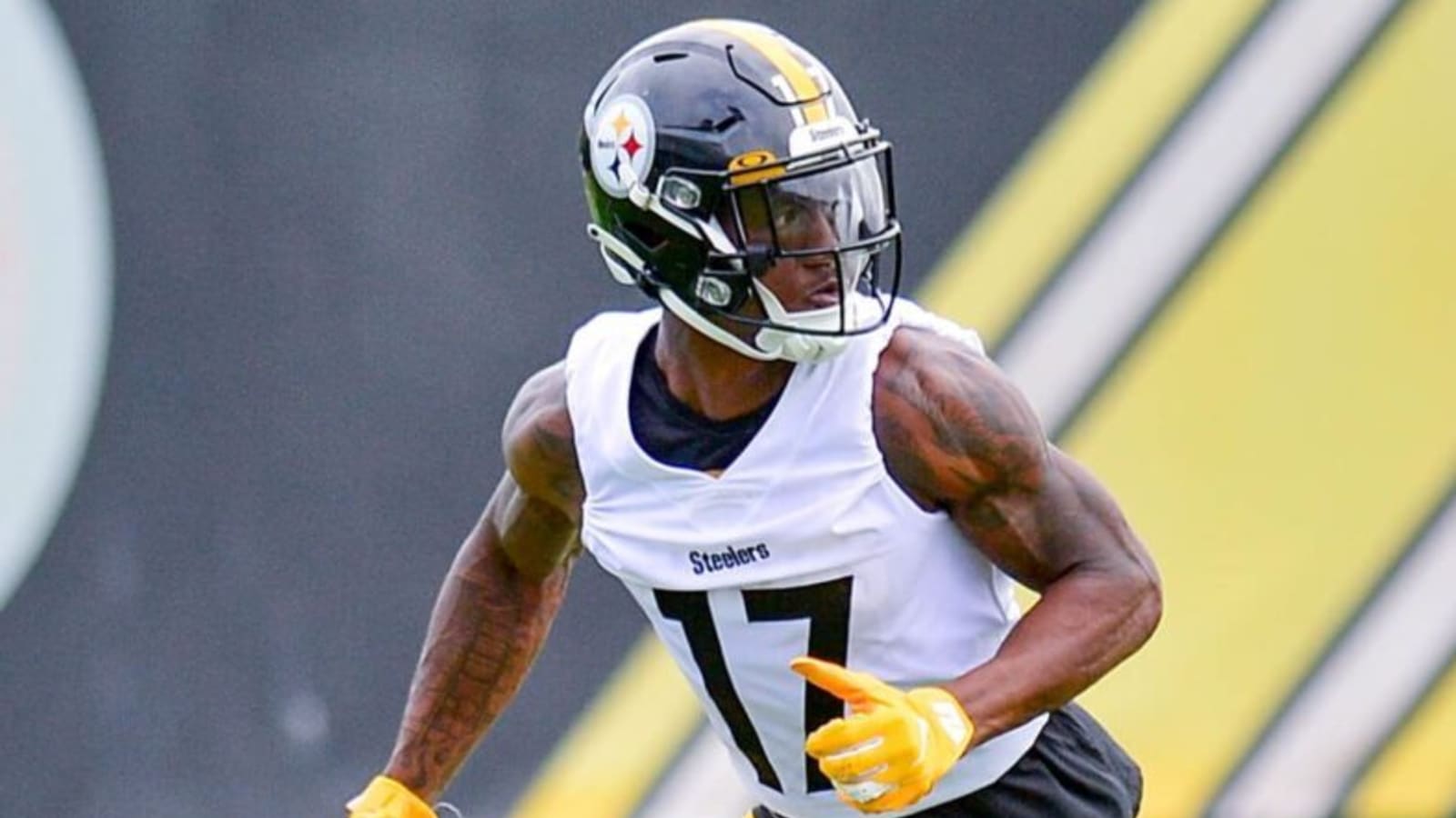 Ravens Elevate 2 Ex-Steelers for Saturday’s Game